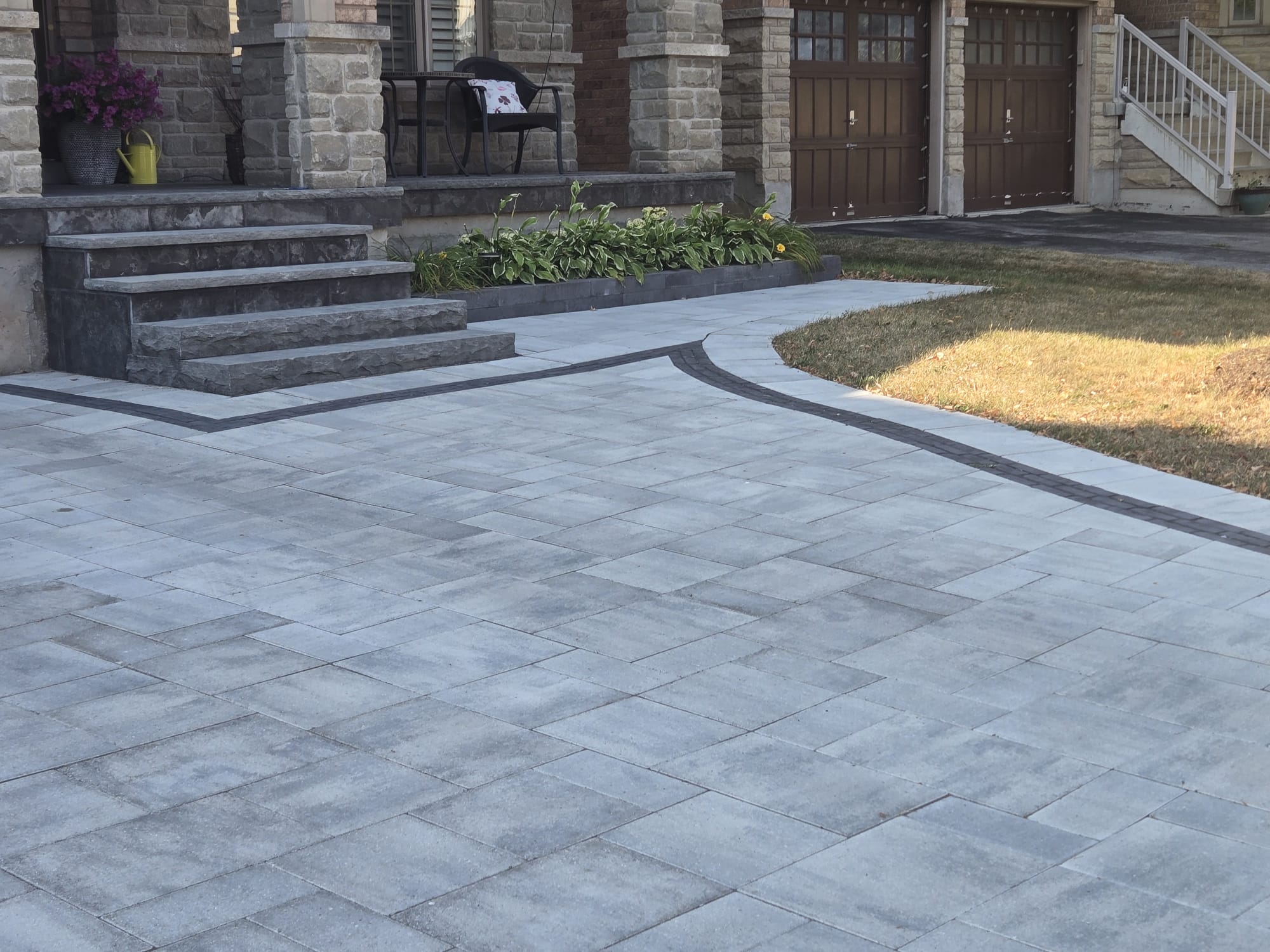 Interlocking pavers driveway